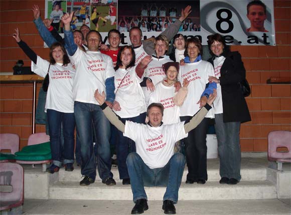 Trummse mit seinen Fans beim 3:0 Sieg am 16.05.2007 gegen Rottenmann
