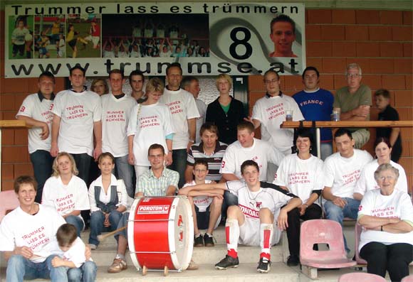 Trummse mit seinen Fans bei seinem letzten Spiel beim SVG am 08.06.2007