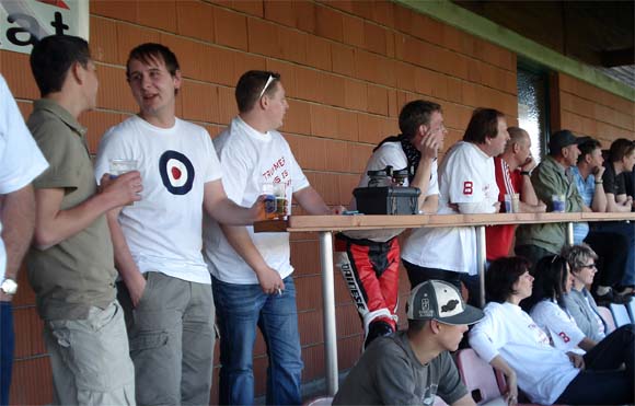 Trummse Fans beim Spiel SVG-Irdning am 14.04.2007